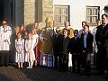 Der Bischof mit den 13 Firmlingen
