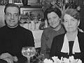 Kaplan Milch mit Schwester und Mutter